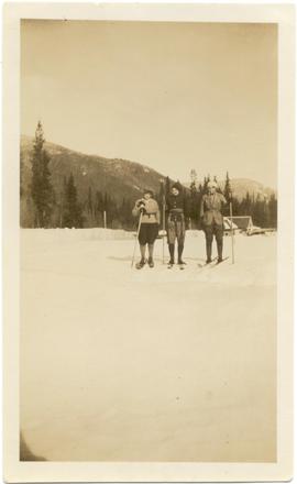 Jean and Myrtle on skis