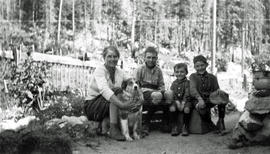 Jardine / Neiland children in Lizzie Neiland's garden